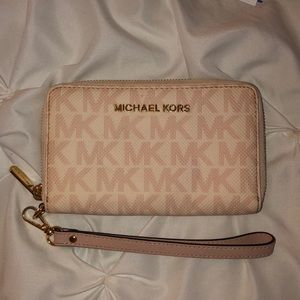 Michael Kors Tech Wallet